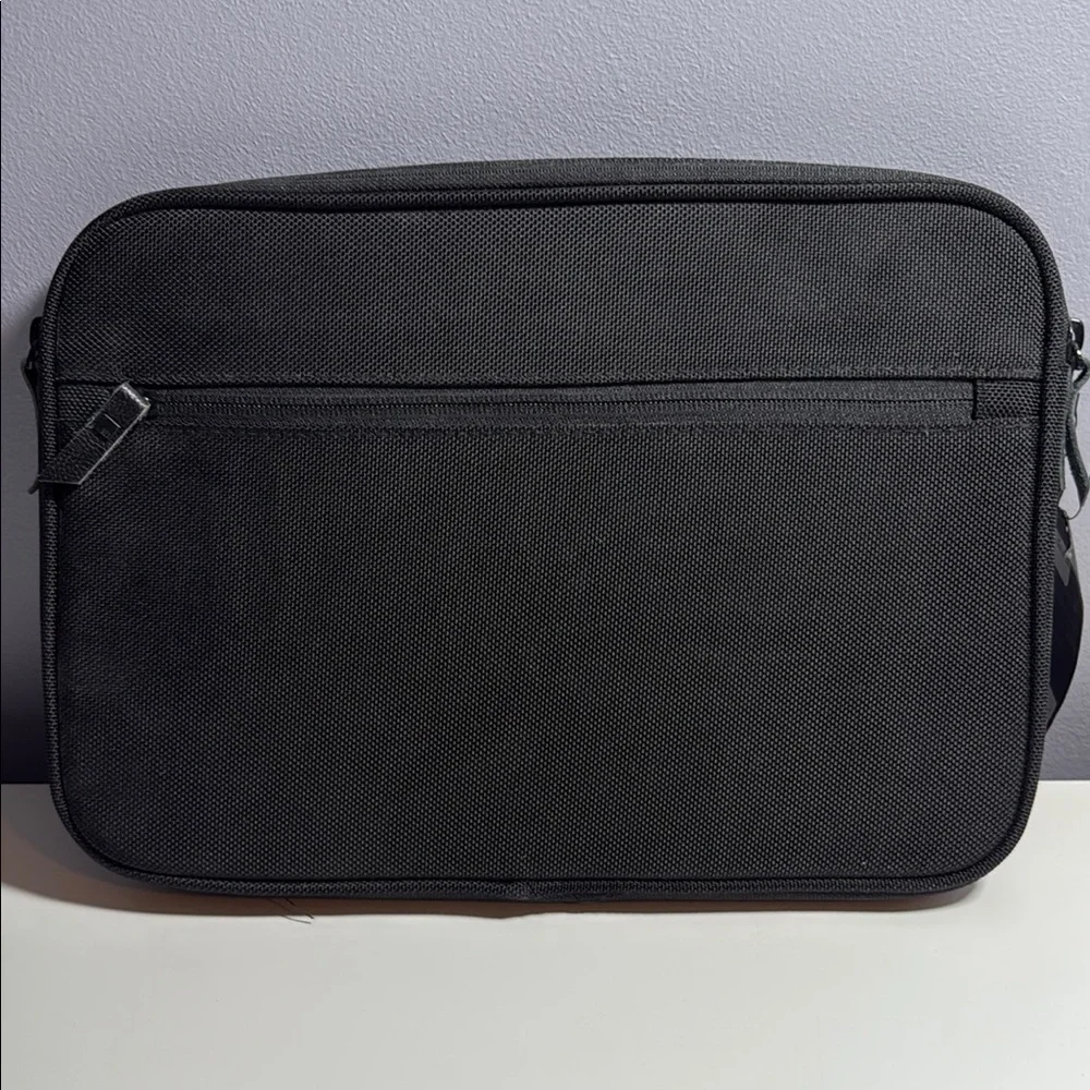 NWT Hex Surface Pro 3 / 13” Laptop sleeve with pocket